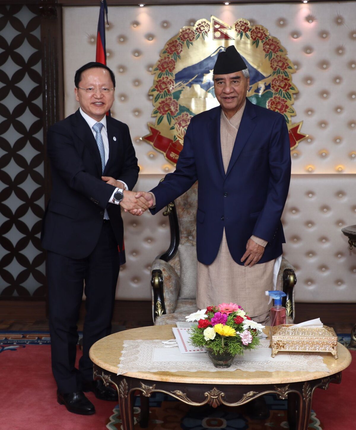 सामसङका ग्लोबल प्रेसिडेन्ट पार्कले भेटे प्रधानमन्त्री देउवा