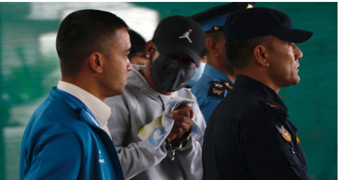 हातमा हत्कडी लागेको भए पनि पत्रकारलाई सन्दीपको अभिबादन Maahi Khabar