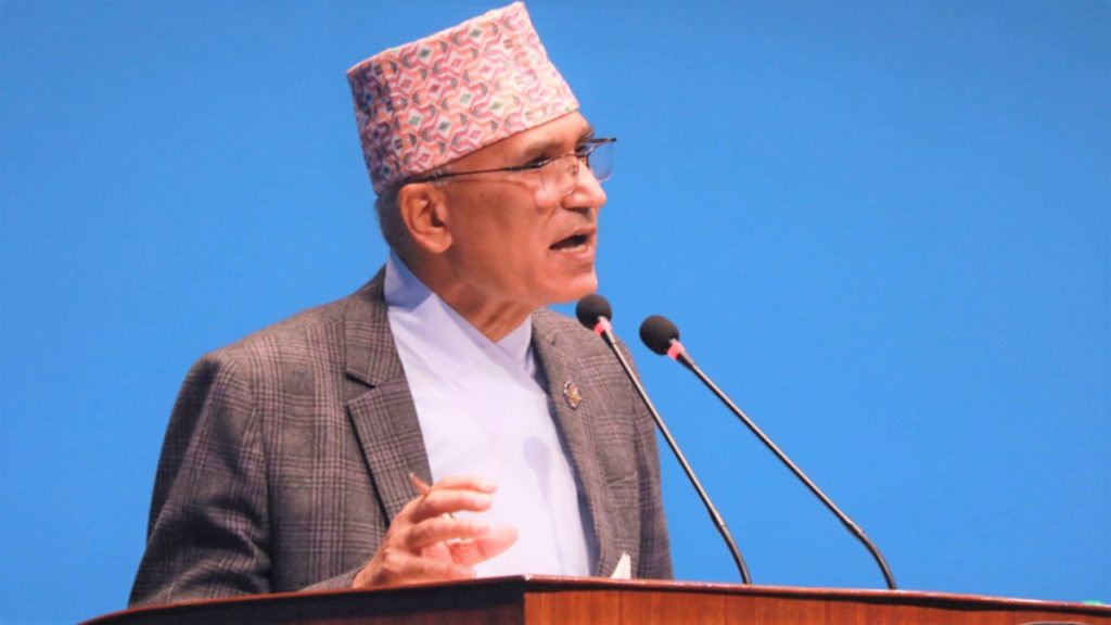 निजी क्षेत्रलाई अर्थमन्त्रीले गरे आग्रह : गुनासो छाडि हातेमालो गरौं