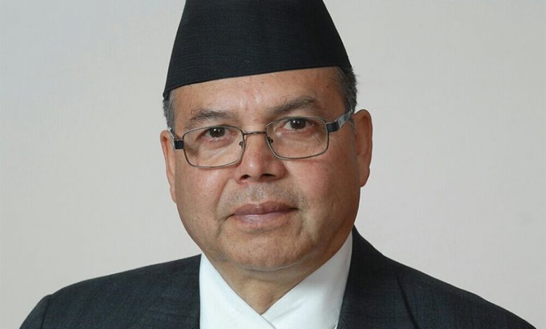 बैठक छाडि पढाईमा झलनाथ खनाल